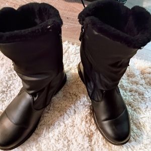 Totes winter boots with side zip and comfortable pur to keep your feet warm